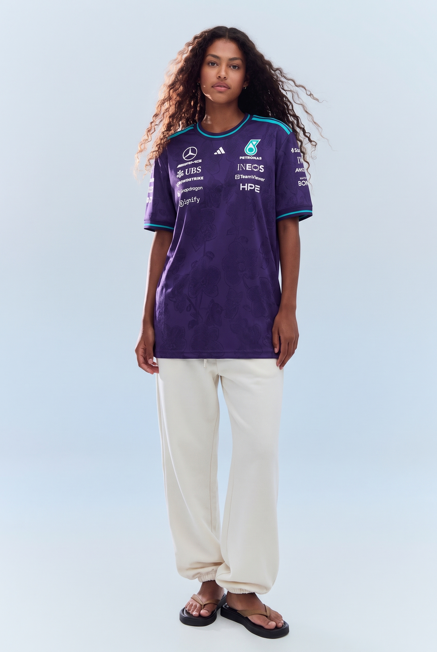 Mercedes - AMG Petronas Formula 1 Team Vanda Bloom Driver Oversized T-Shirt