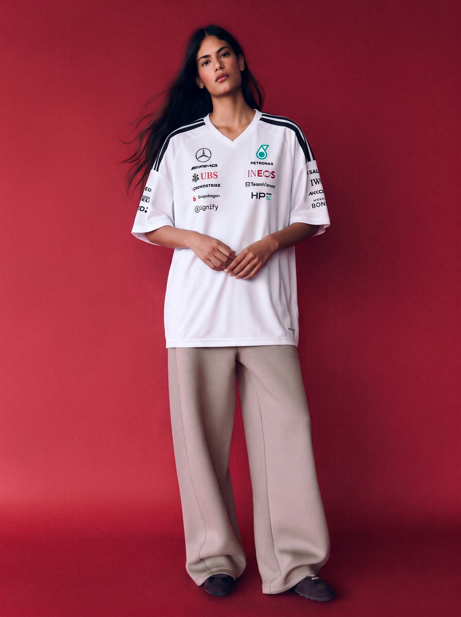 Mercedes - AMG Petronas Formula 1 Team Driver V-Neck Oversized Tee - White