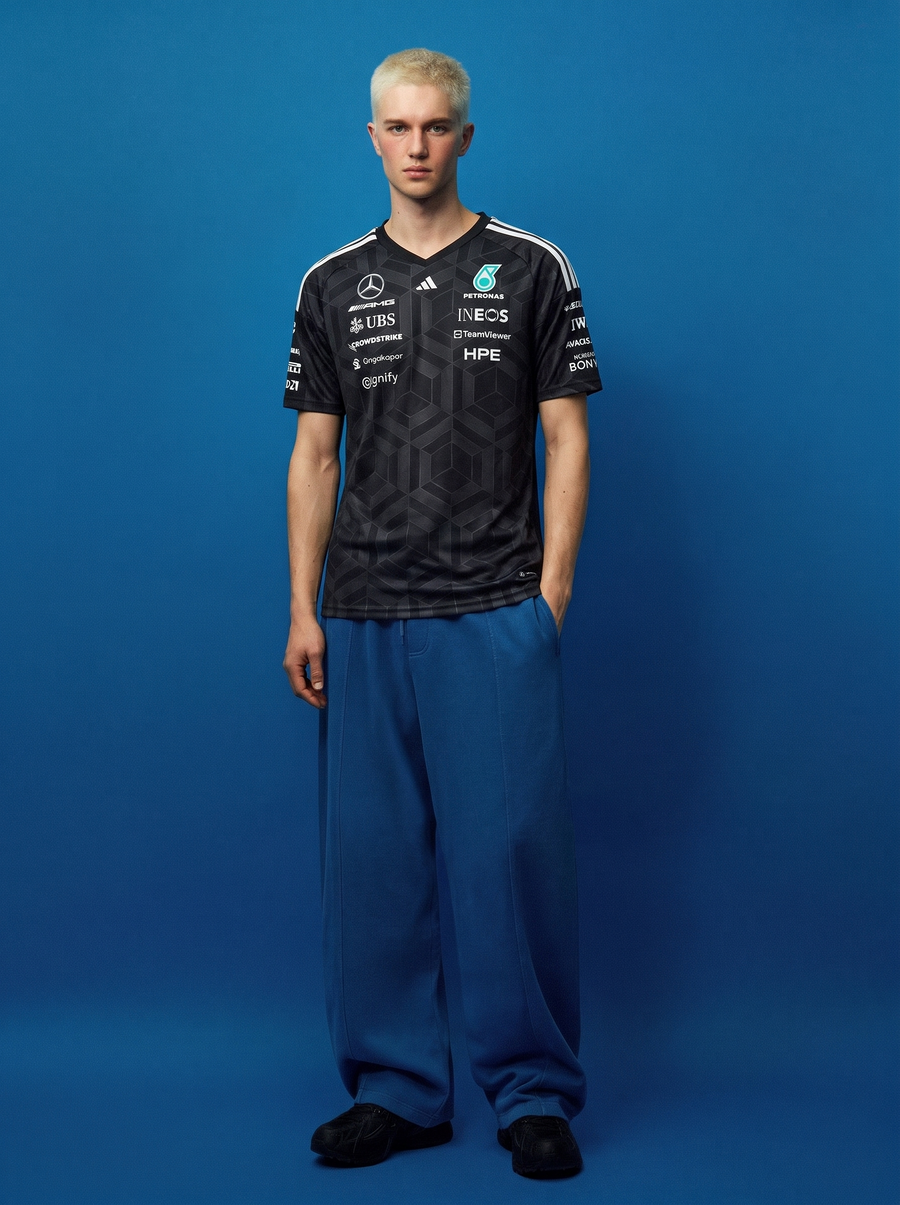 Mercedes - AMG Petronas Formula 1 Team Driver V-Neck Oversized Tee - Black