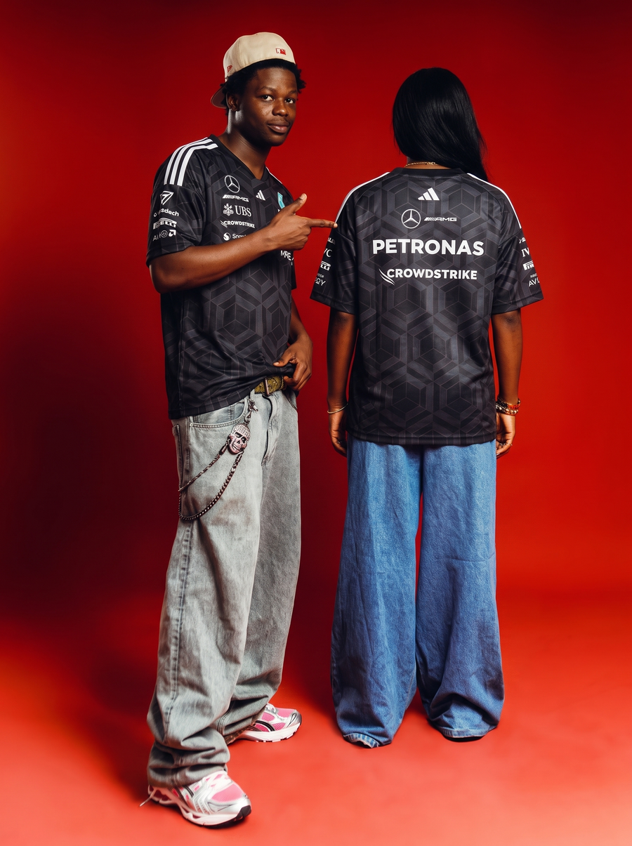 Mercedes - AMG Petronas Formula 1 Team Driver V-Neck Oversized Tee - Black